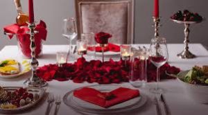 Sevgililer Günü İçin Güzel Bir Akşam Yemeği ve Çiçekler